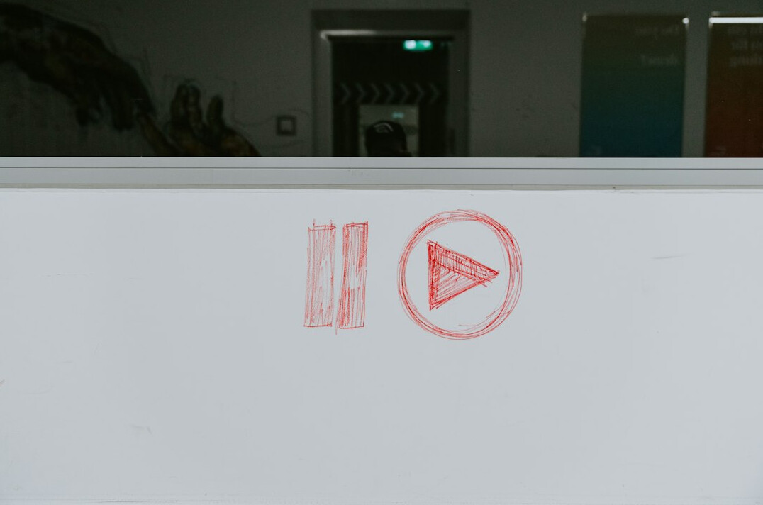 Two colleagues discussing in front of a whiteboard